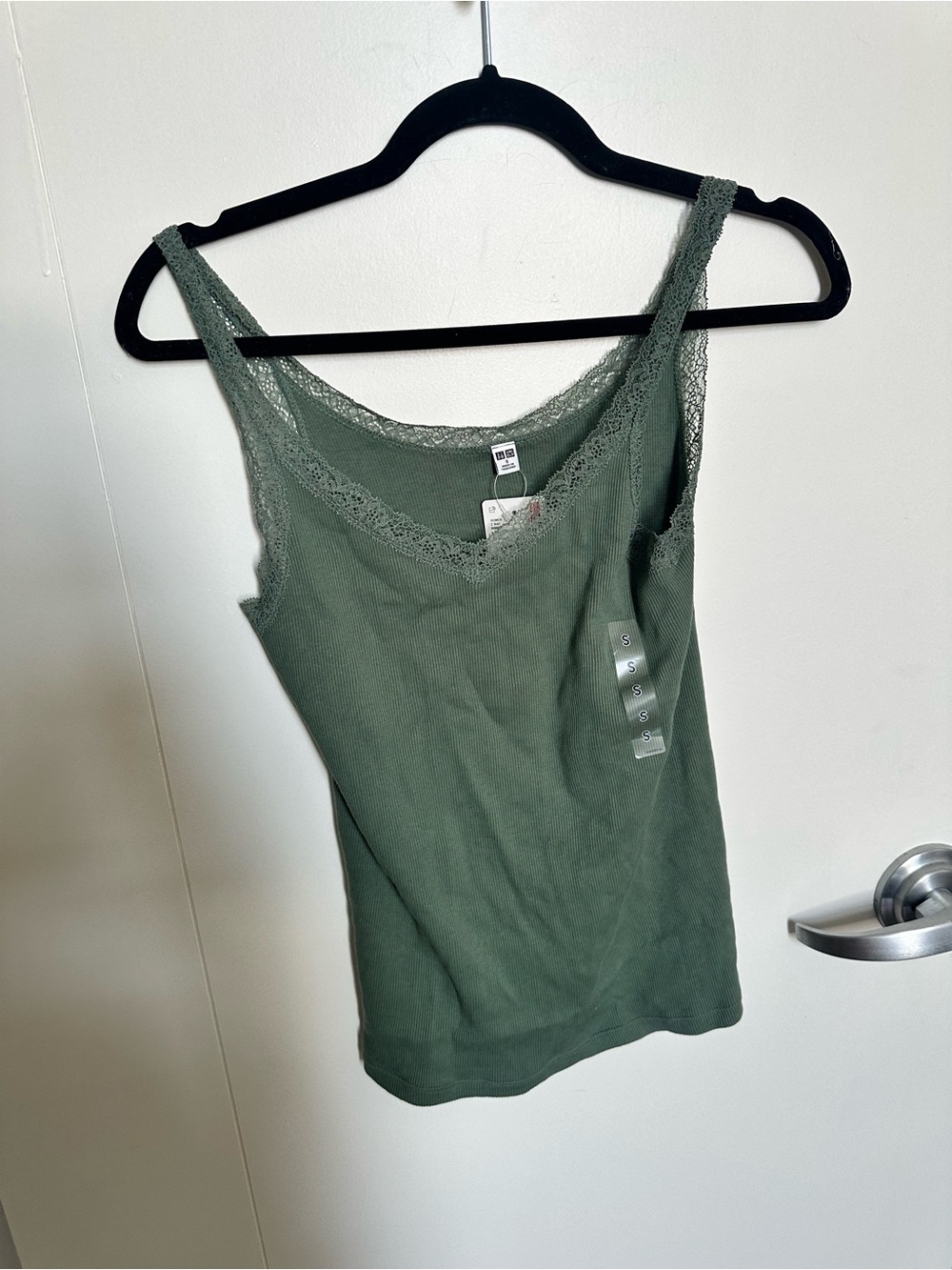 UNIQLO Women's Lace-Trim Olive Green Tank Top - small